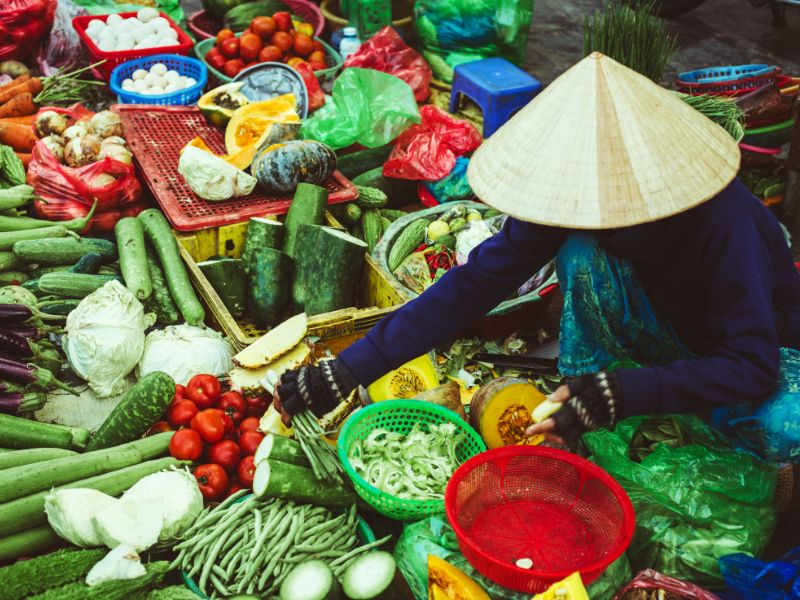 Vietnam traditional markets featured image 800x600px